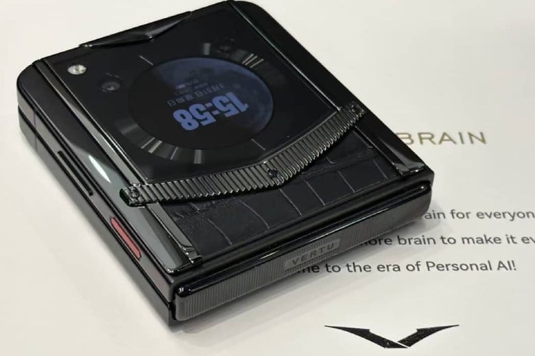 IRONFLIP - Smartphone gập mới của Vertu