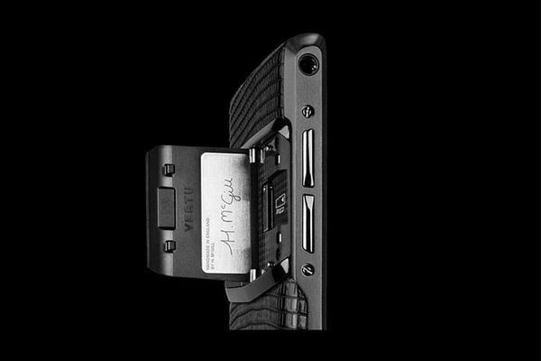 tai-sao-dien-thoai-vertu-dat-didongviet-2g_0bc64a21c2e54621b02b11ccdb1ac017_grande