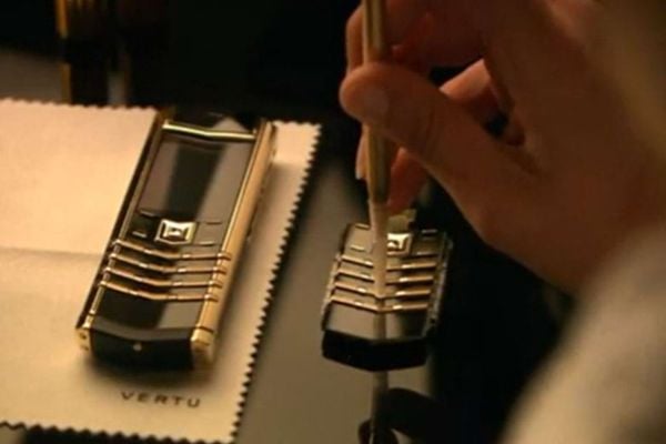 tai-sao-dien-thoai-vertu-dat-didongviet-4_46cacc50446b41008110cb9cb5bdcc33_grande