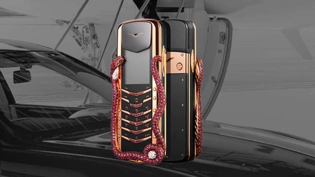 Vertu Signature V Cobra: Tuyệt Tác Quà Biếu Tết Ất Tỵ 2025 Dành Riêng Cho Giới Thượng Lưu